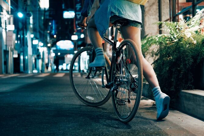 大阪府枚方市にて、中学生が運転する自転車と歩行中の70歳の男性が衝突　男性は死亡