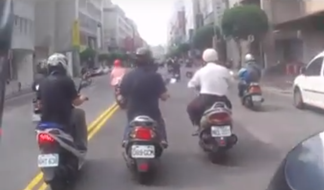 台湾で日本人男性が死亡する交通事故が発生。台湾の車・バイクの運転マナーが酷すぎる。
